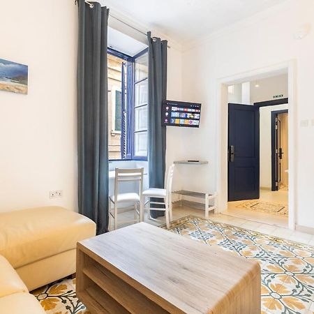 A Studio Apartment In Malta'S Capital Валетта Экстерьер фото